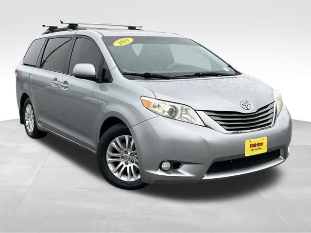 Used 2011 Toyota Sienna XLE image 1