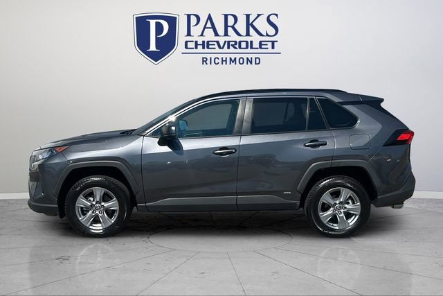 Used 2022 Toyota RAV4 LE image 4
