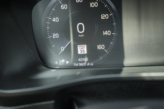 Used 2021 Volvo XC40 T5 Momentum w/ Premium Package AWD/4WD image 45