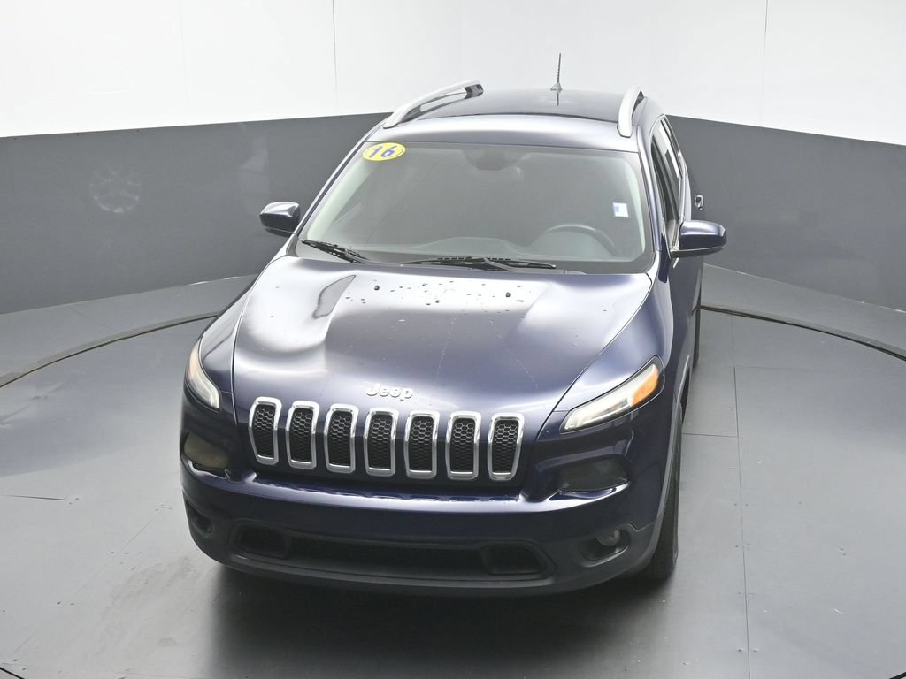 Used 2016 Jeep Cherokee Latitude w/ Safety/Convenience Group AWD/4WD image 25
