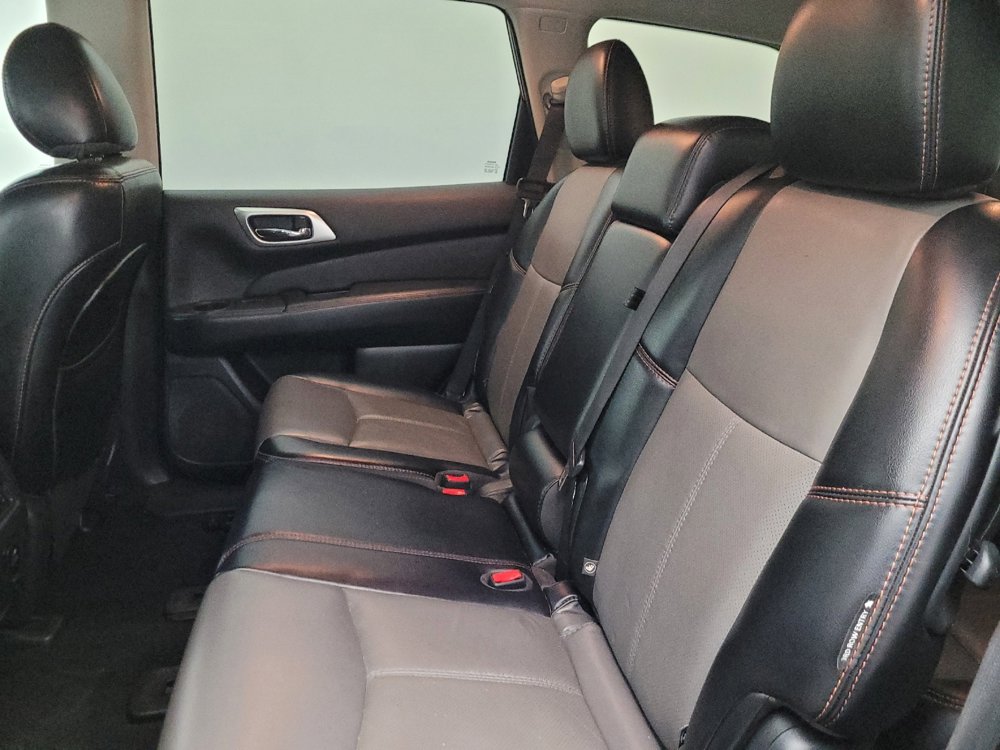 Used 2020 Nissan Pathfinder SL image 18