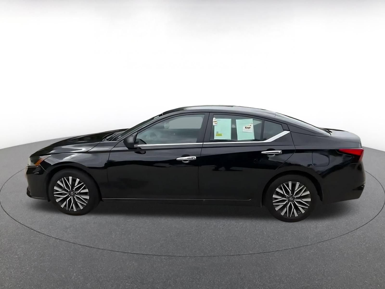 Used 2025 Nissan Altima 2.5 SV FWD image 8