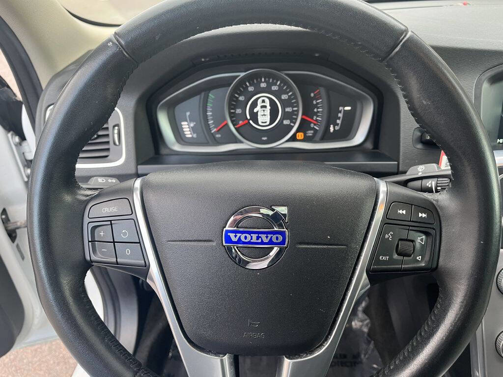 Used 2017 Volvo S60 T5 Dynamic FWD image 12