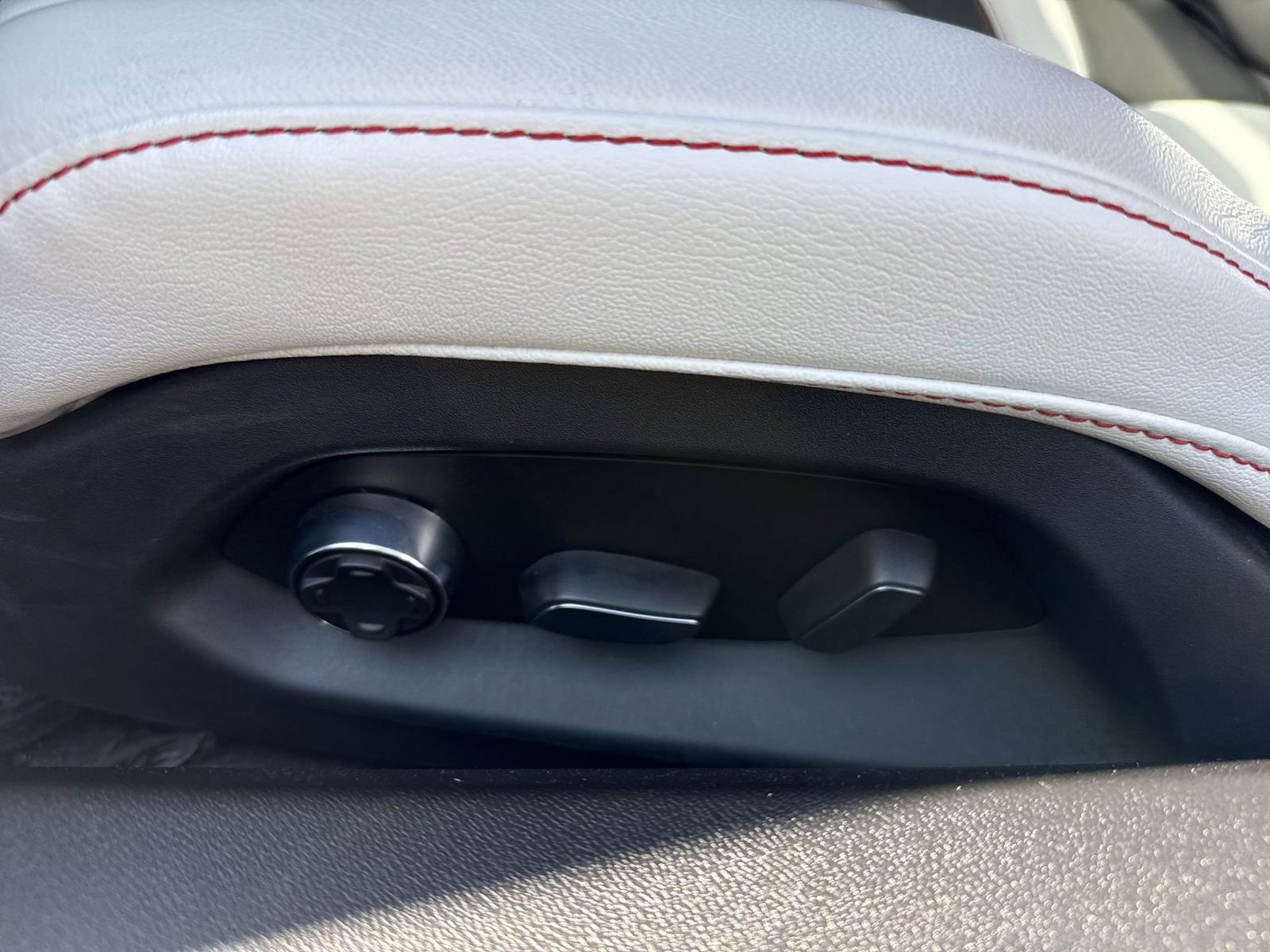 Used 2023 Chevrolet Corvette Stingray Premium Conv w/ Z51 Performance Package image 12