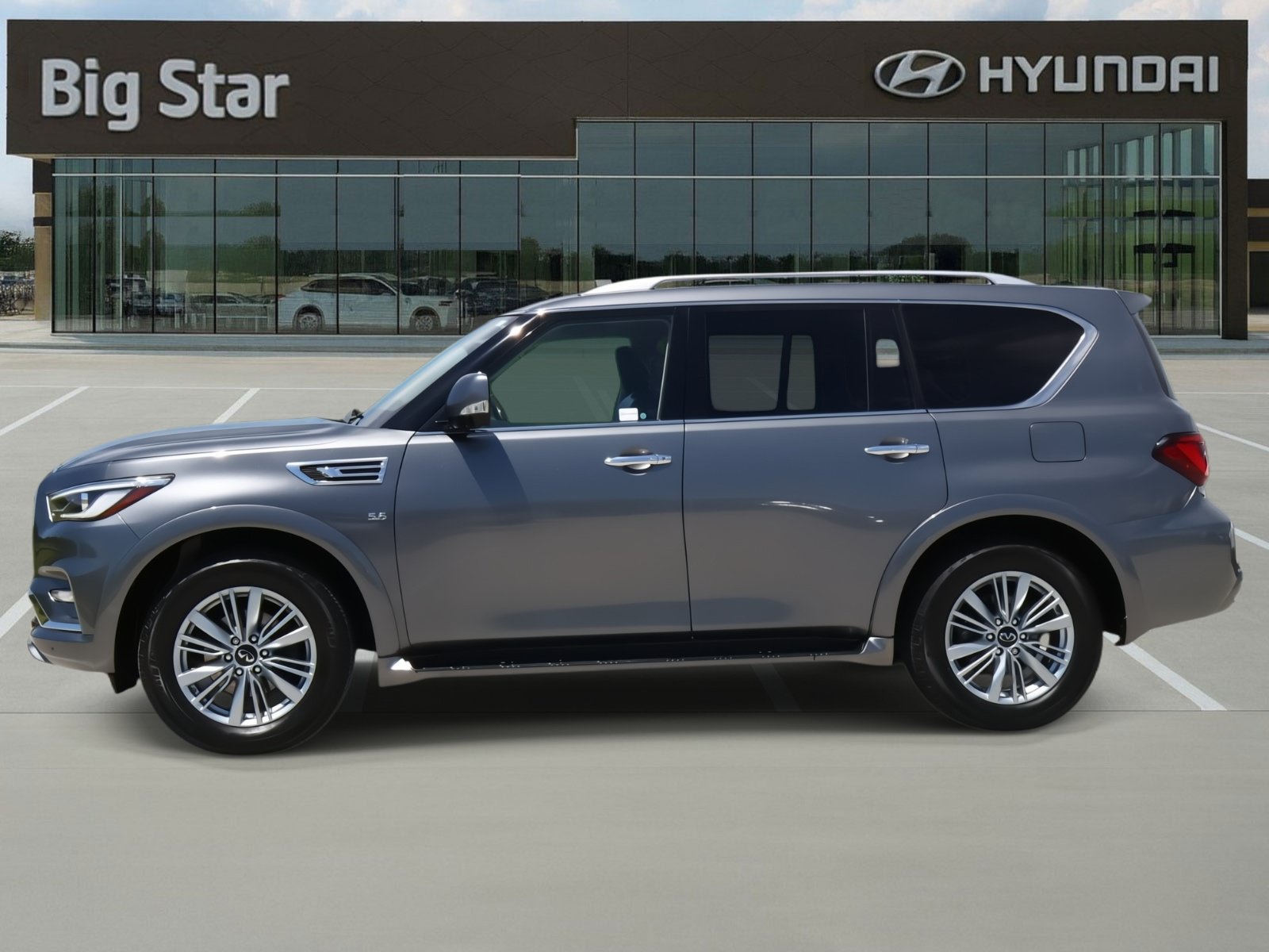 Used 2019 INFINITI QX80 Luxe RWD image 2