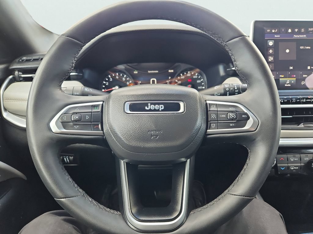 Used 2025 Jeep Compass Limited AWD/4WD image 29