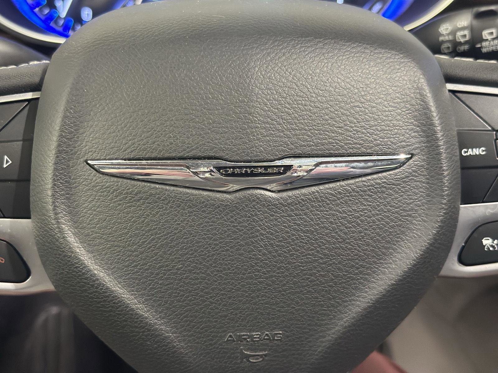 Used 2022 Chrysler Pacifica Limited image 31