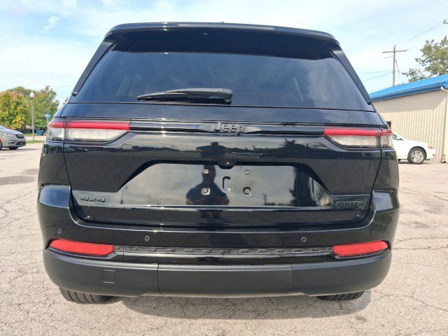 Used 2023 Jeep Grand Cherokee Limited w/ Black Appearance Package AWD/4WD image 5