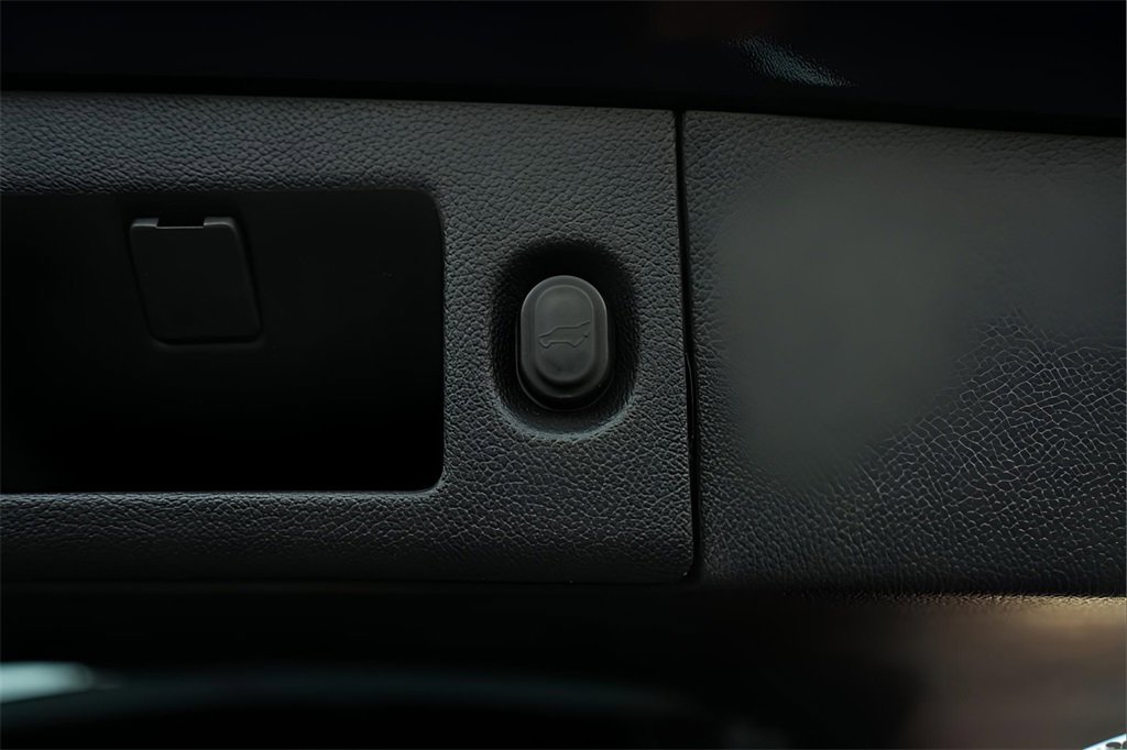 Used 2020 Cadillac Escalade ESV 4WD image 13