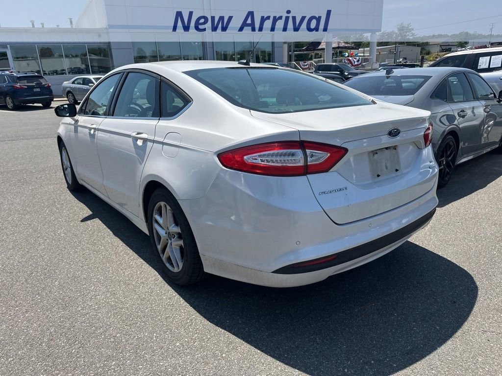 Used 2016 Ford Fusion SE FWD image 9