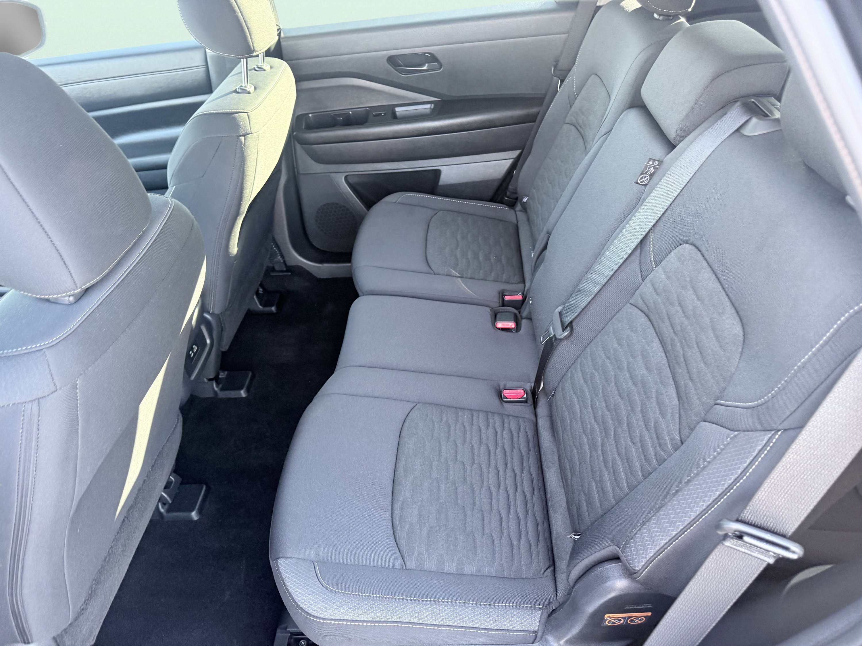 Used 2025 Nissan Pathfinder S image 29