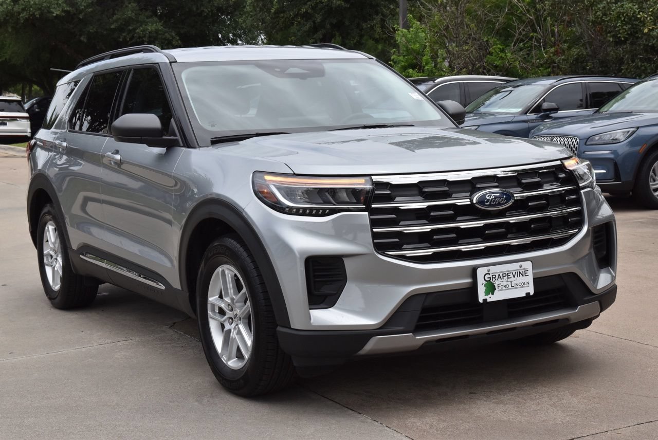 Certified 2025 Ford Explorer Active RWD image 4