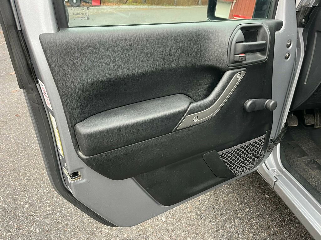 Used 2018 Jeep Wrangler Sport image 28