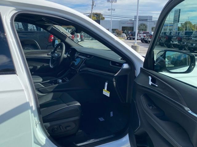 New 2025 Jeep Grand Cherokee L Overland w/ Trailer Tow Package image 27