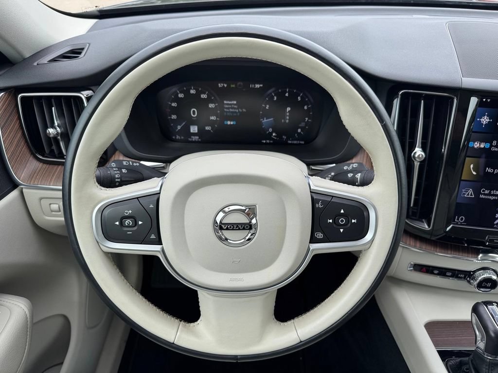 Used 2021 Volvo XC60 T5 Momentum w/ Premium Package FWD image 10