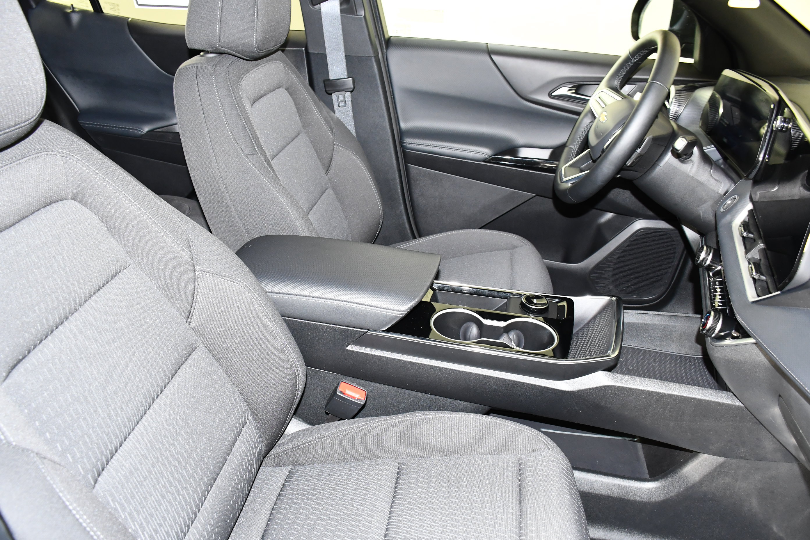 Used 2026 Chevrolet Equinox LT AWD/4WD image 42