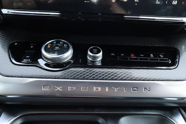 New 2025 Ford Expedition Max Platinum w/ Stealth Appearance Package image 10