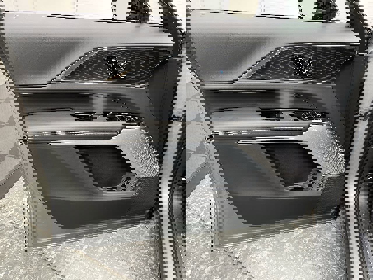 Used 2024 Cadillac Lyriq Luxury w/ LPO, Floor Liner Package image 8