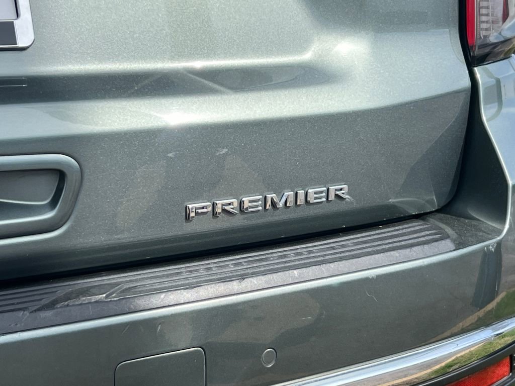 Used 2023 Chevrolet Suburban Premier image 9