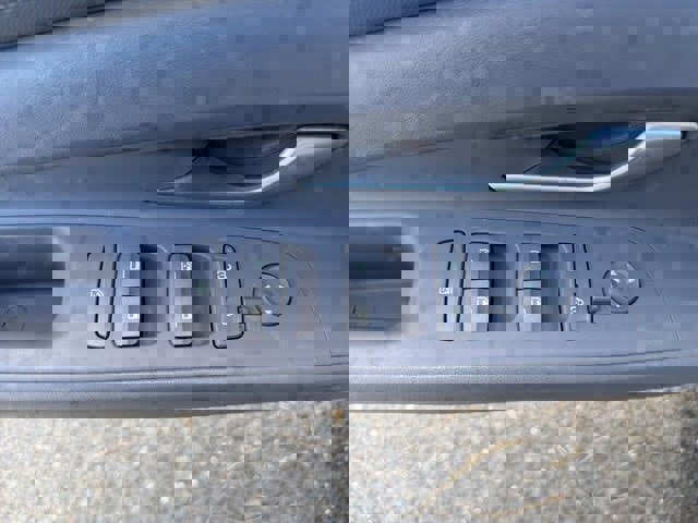 Used 2023 Hyundai Elantra SEL image 17