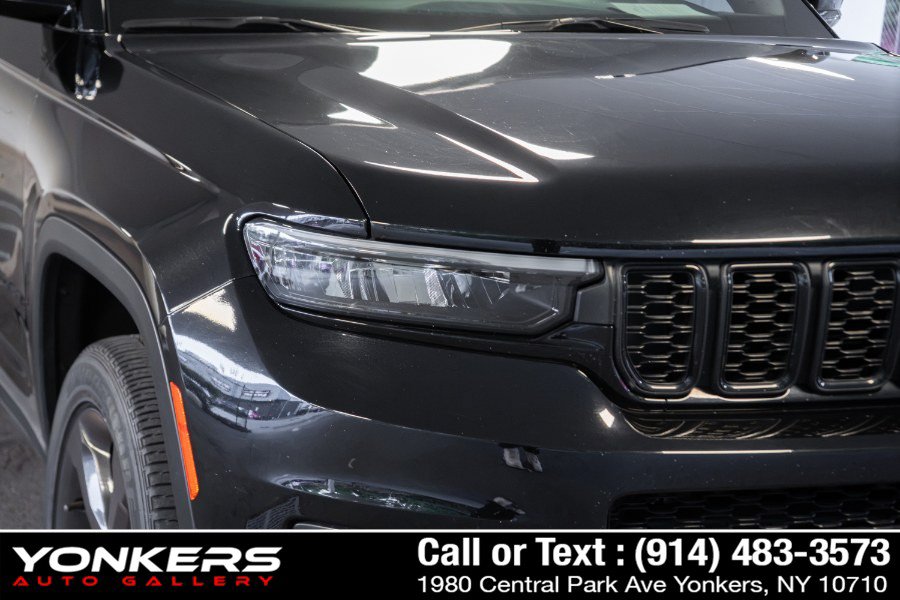 Used 2023 Jeep Grand Cherokee L Laredo AWD/4WD image 7