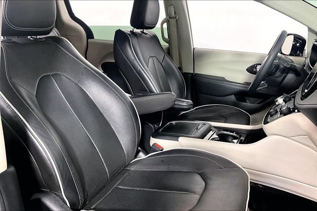 Used 2023 Chrysler Pacifica Limited FWD image 7