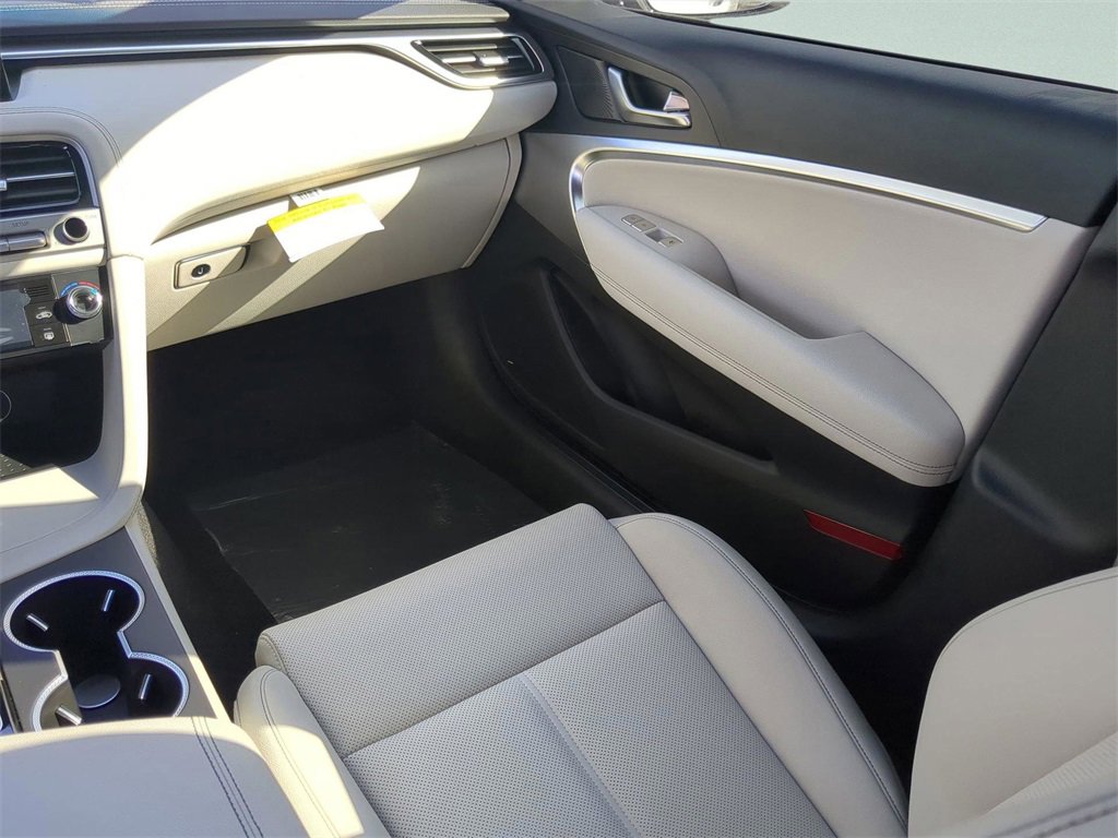 Used 2025 Genesis G70 2.5T image 14