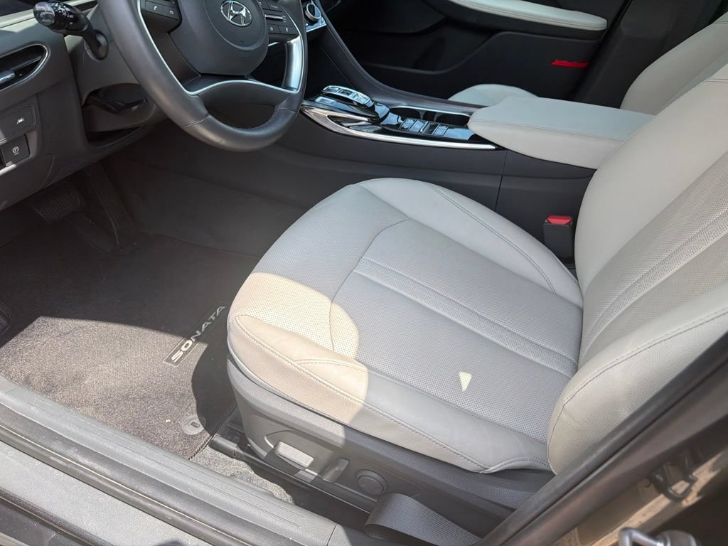 Used 2023 Hyundai Sonata Limited FWD image 2