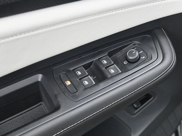 New 2025 Volkswagen Atlas Cross Sport SEL Premium R-Line image 21