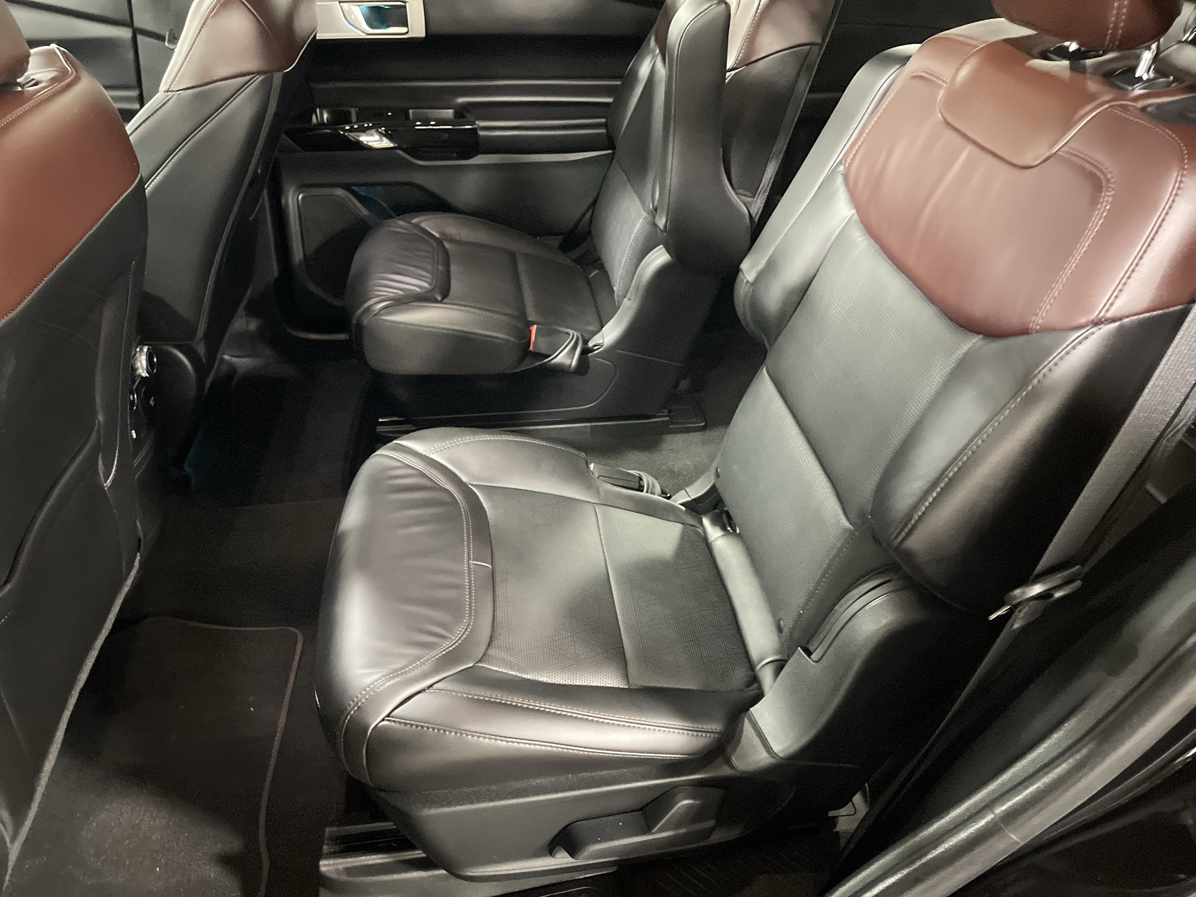 Used 2024 Ford Explorer Platinum w/ Technology Package image 13