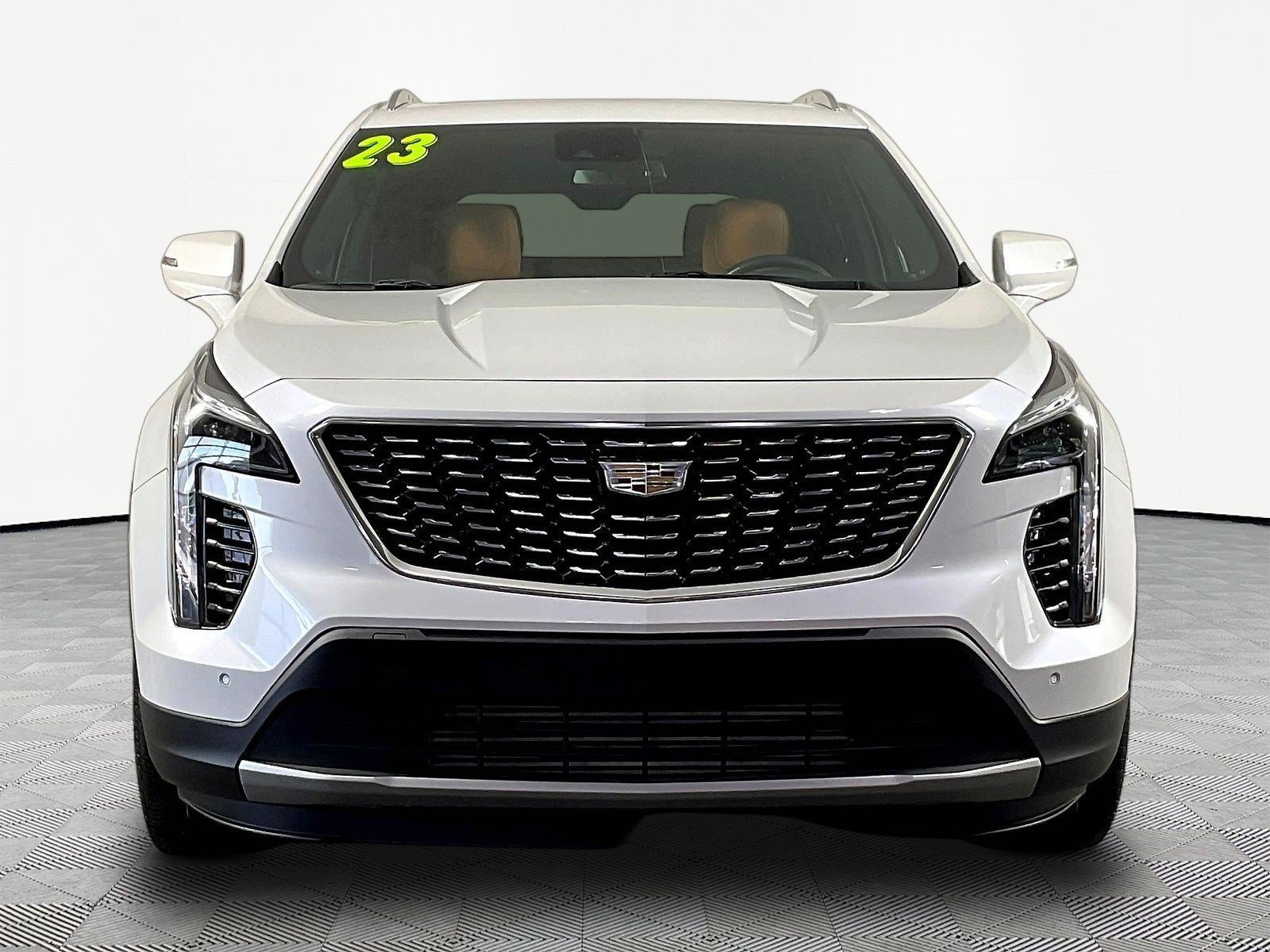 Used 2023 Cadillac XT4 Premium Luxury w/ Technology Package AWD/4WD image 2