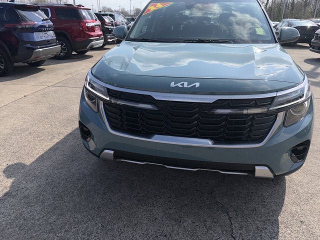 Used 2024 Kia Seltos EX FWD image 2