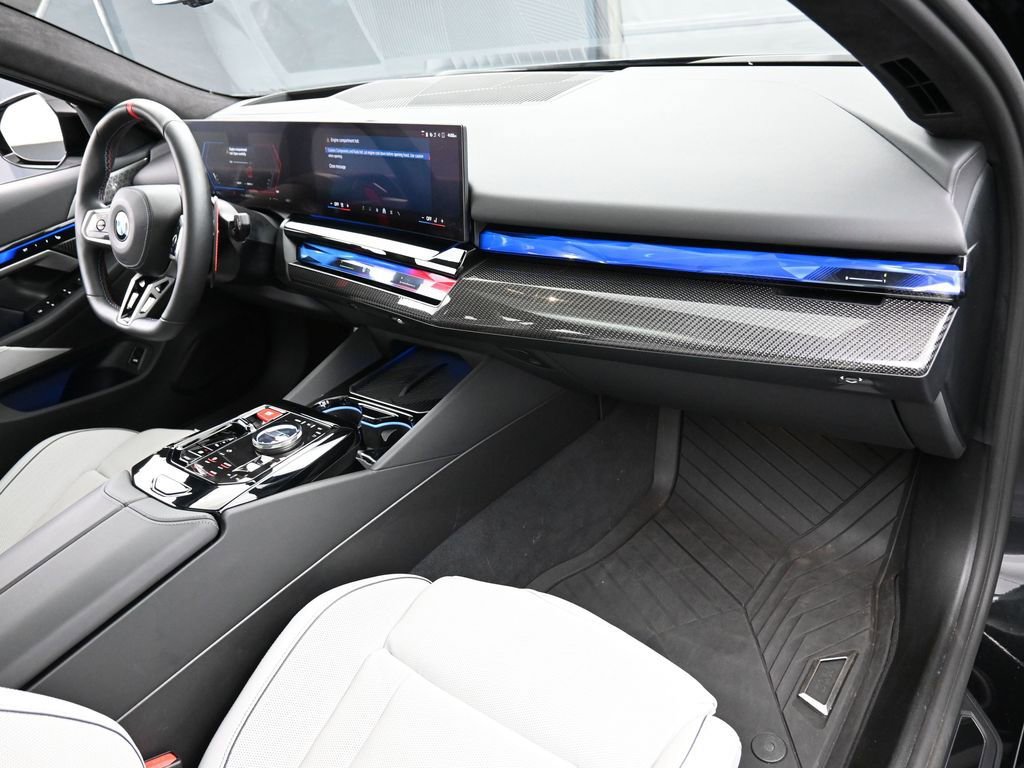 Used 2025 BMW M5 Touring image 34