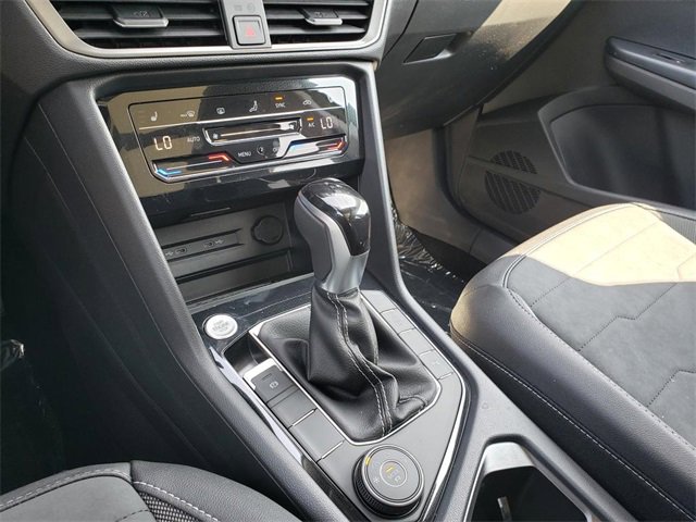 New 2025 Volkswagen Taos SE image 11