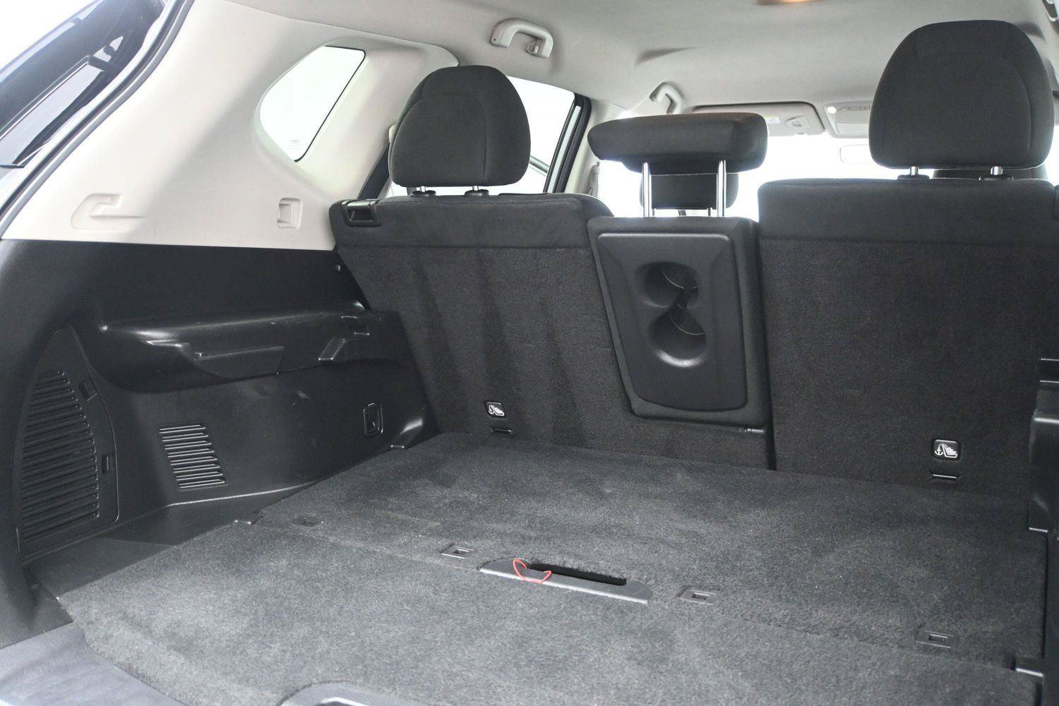 Used 2015 Nissan Rogue SV AWD/4WD image 11