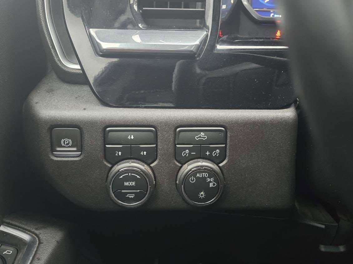 Used 2024 Chevrolet Silverado 3500 LT image 26