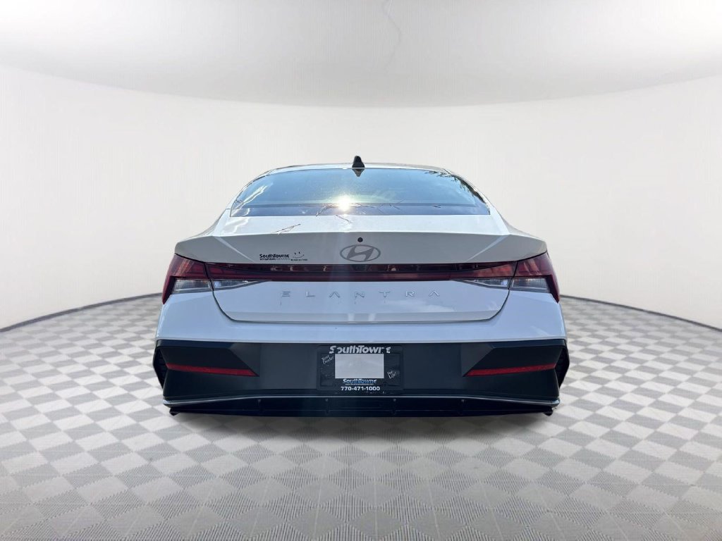 Used 2025 Hyundai Elantra SEL FWD image 6