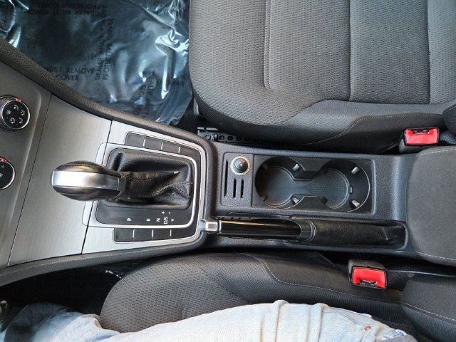 Used 2016 Volkswagen Golf S FWD image 15