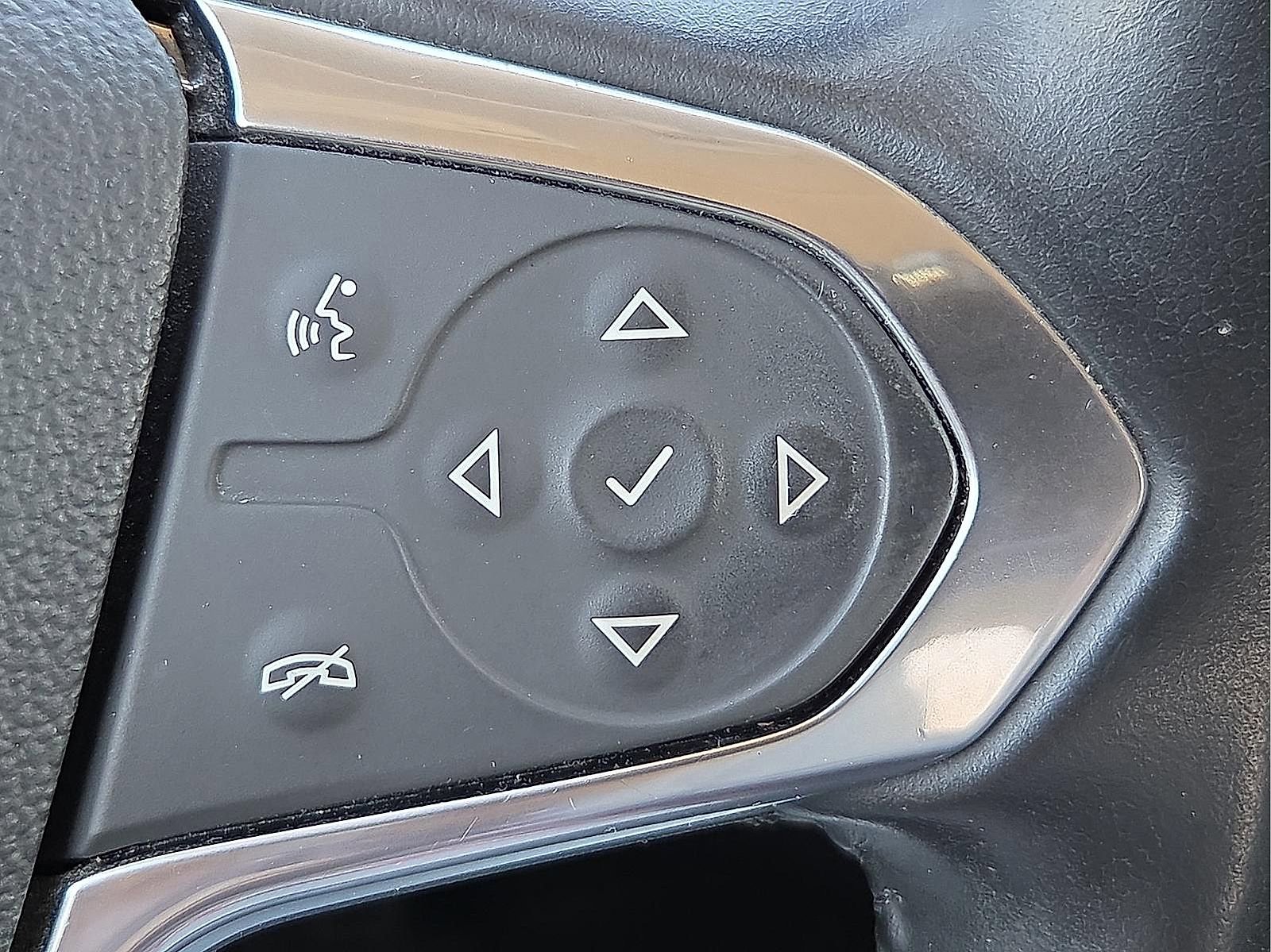 Used 2020 Chevrolet Traverse LT w/ LPO, Blackout Package image 19