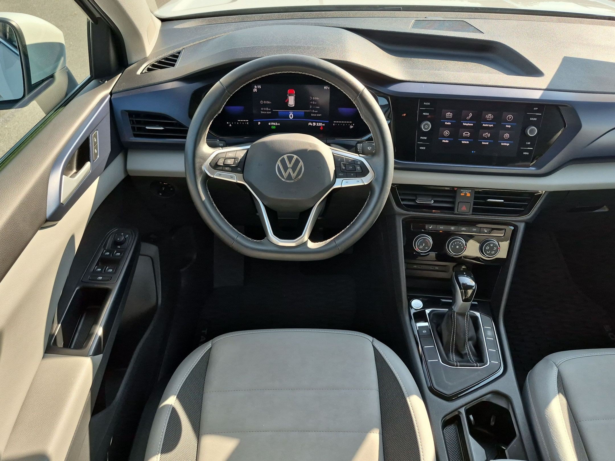 Used 2023 Volkswagen Taos SE w/ Black Wheel Package FWD image 30