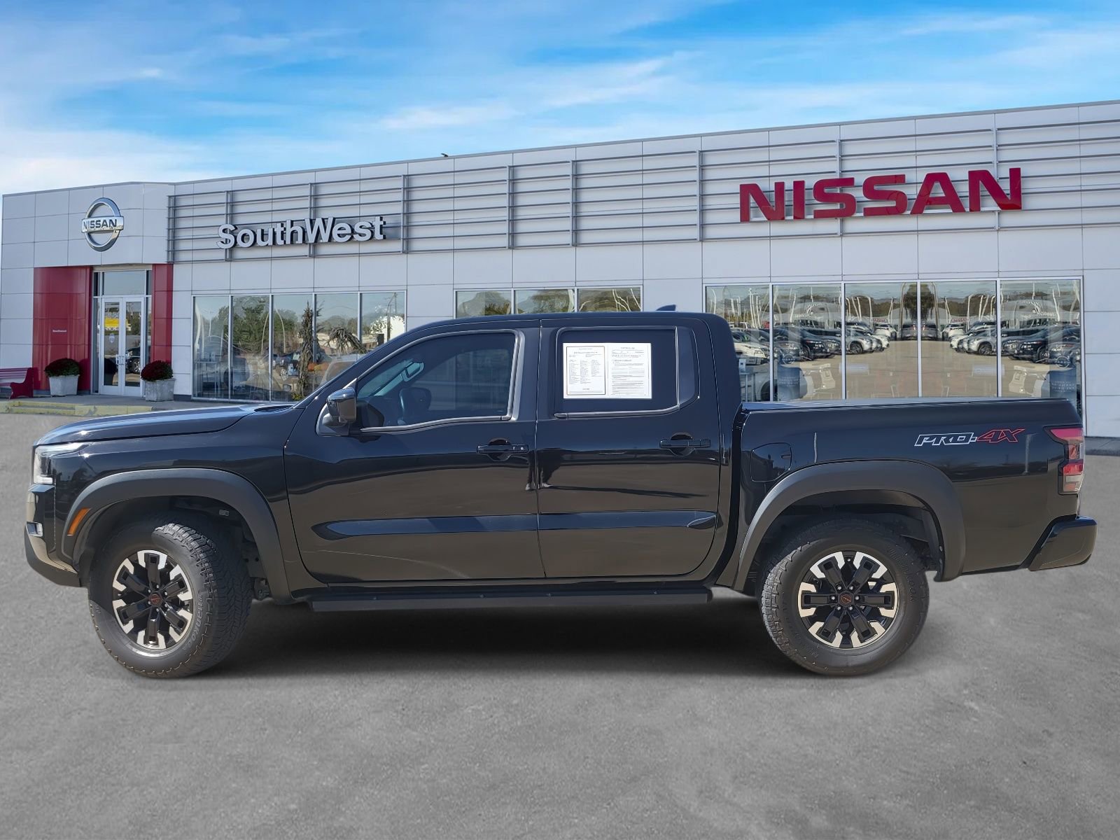 Certified 2024 Nissan Frontier PRO-4X w/ Pro Convenience Package image 9