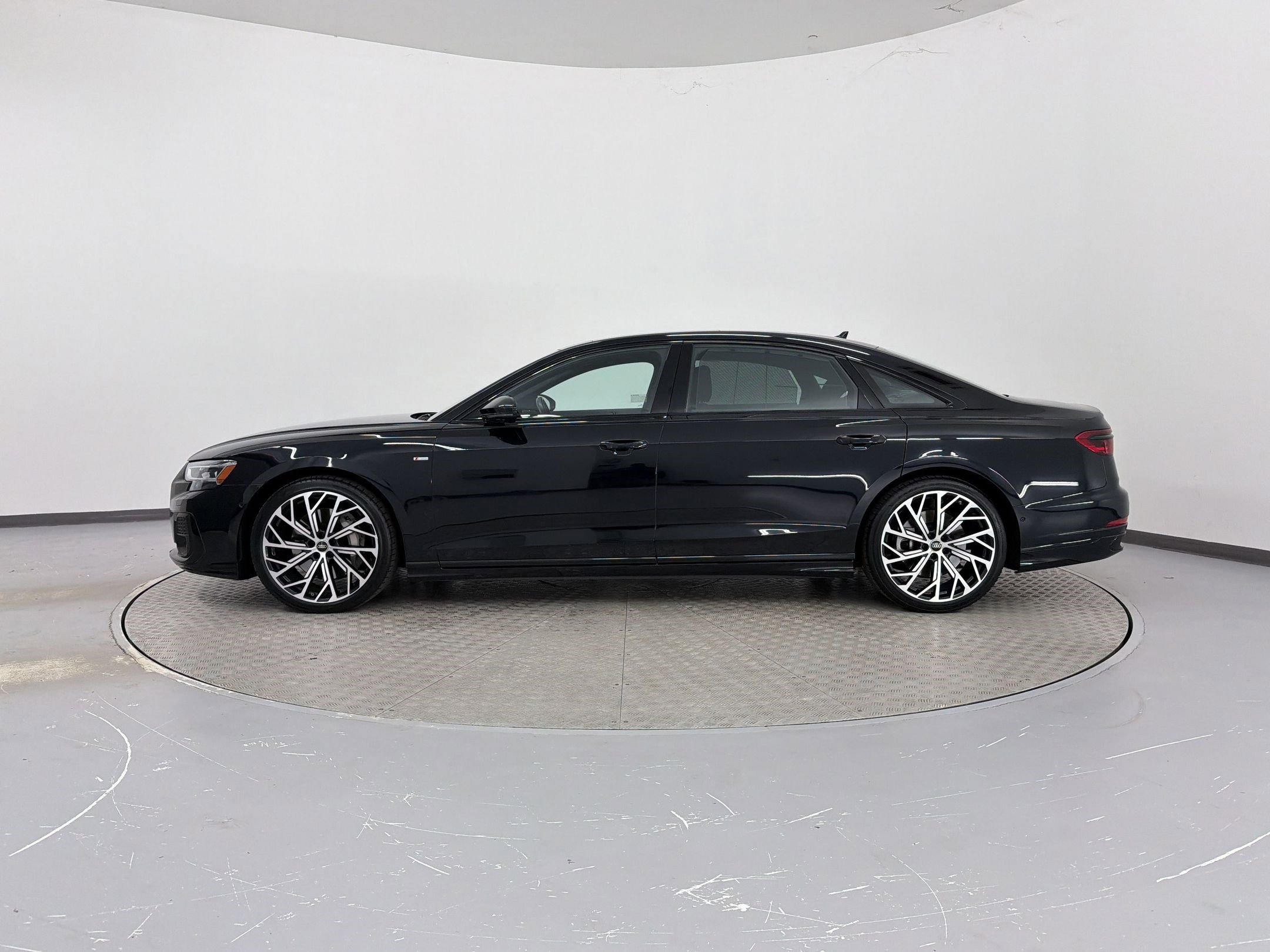 Used 2024 Audi A8 L 3.0T image 2
