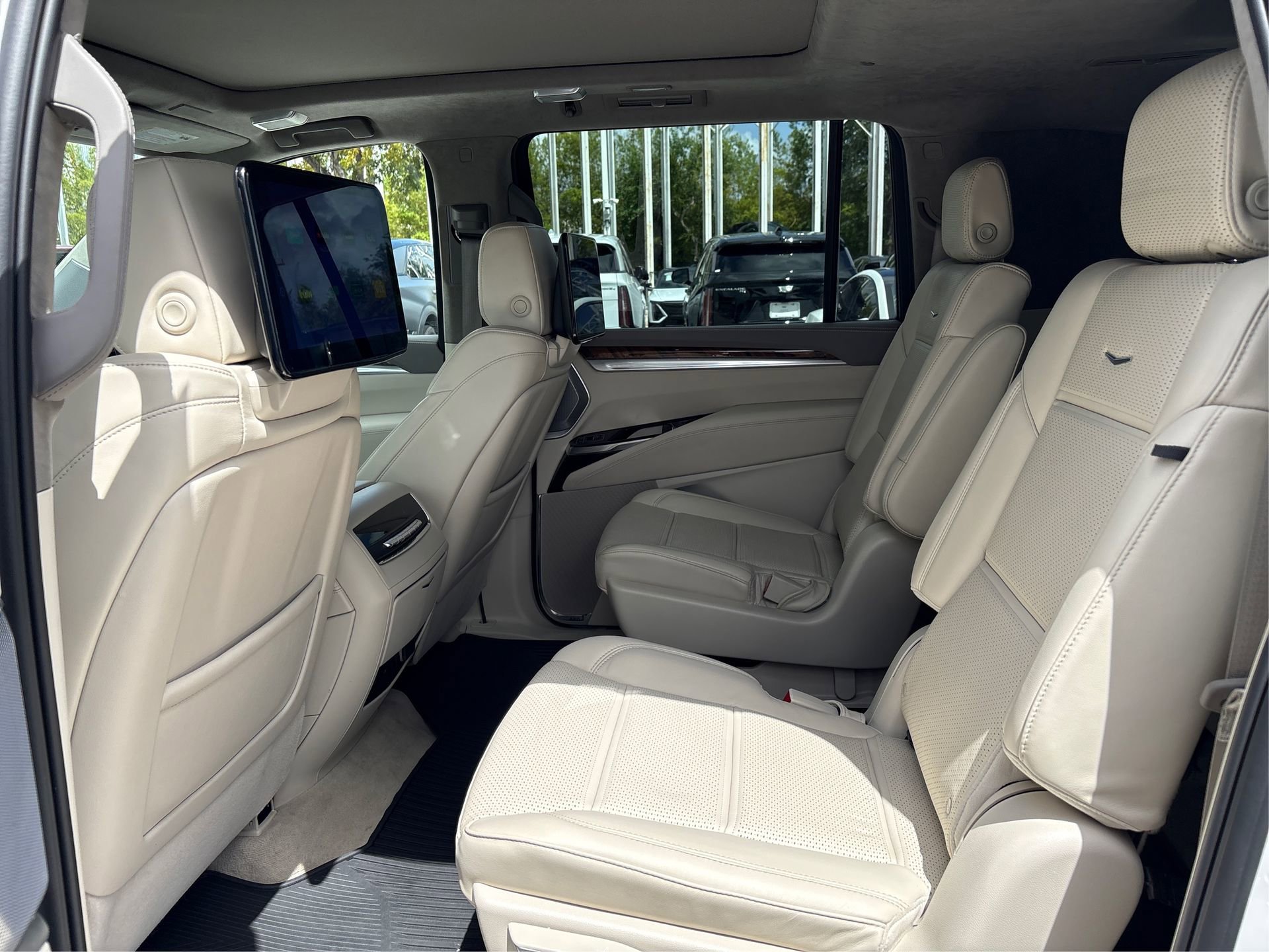 Certified 2025 Cadillac Escalade ESV Sport Platinum AWD/4WD image 11