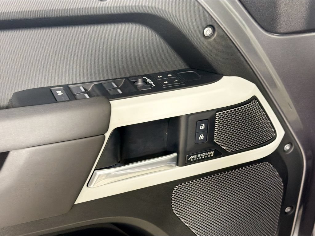 Certified 2024 Land Rover Defender 110 X-Dynamic SE AWD/4WD image 18