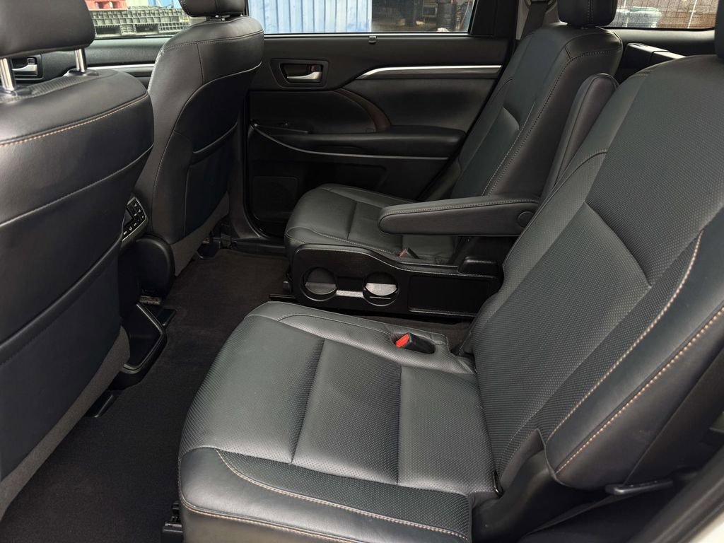Used 2019 Toyota Highlander Limited Platinum image 31