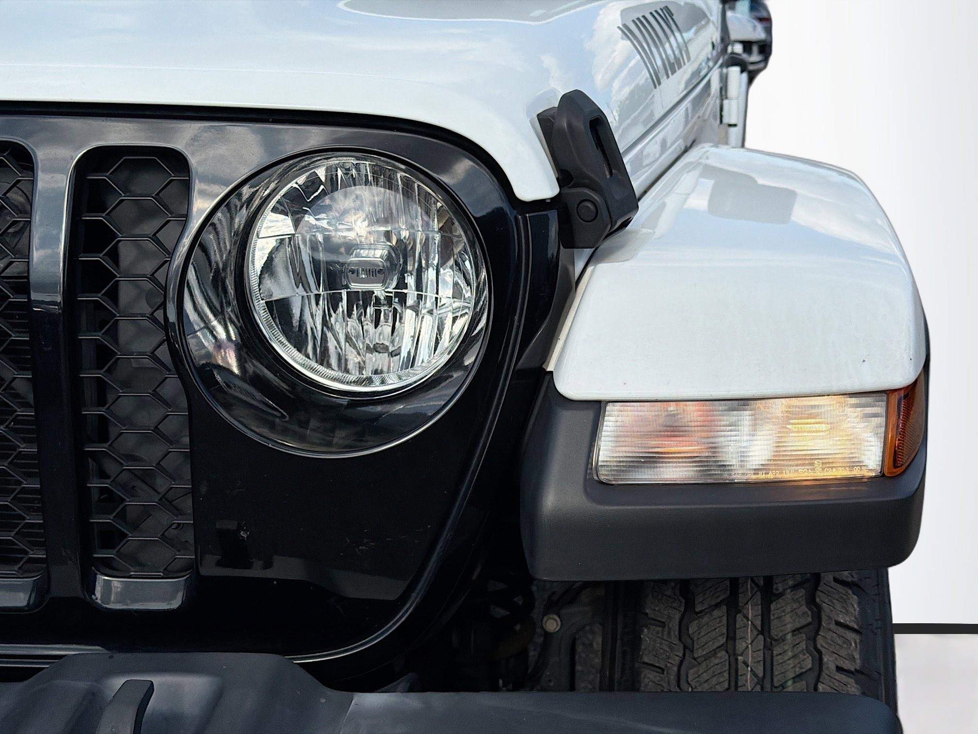 Used 2022 Jeep Gladiator Sport image 9