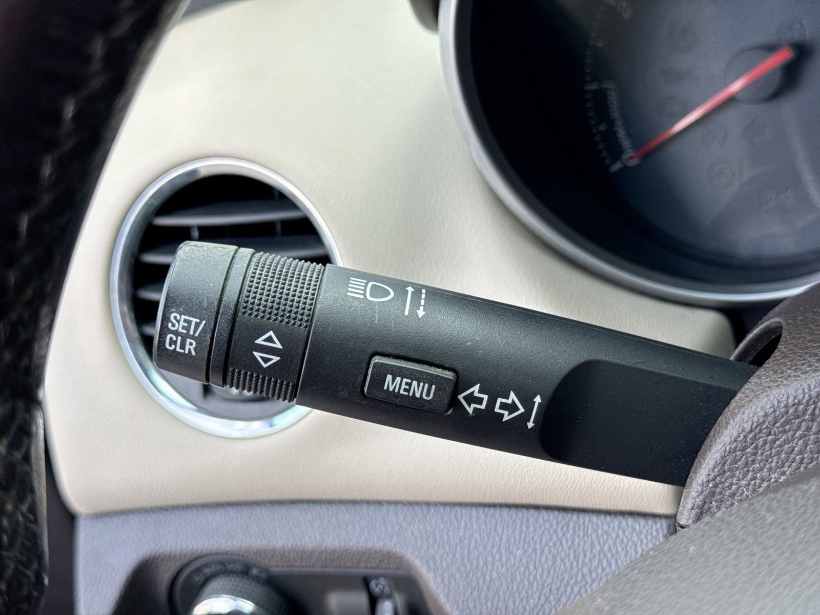 Used 2015 Chevrolet Cruze LT FWD image 26