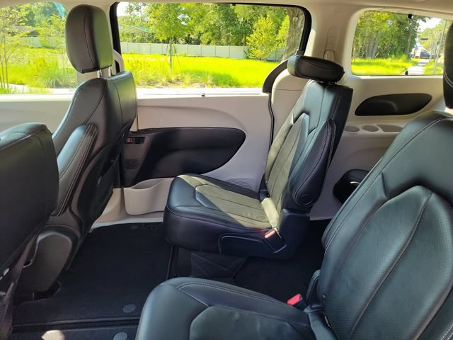 Used 2022 Chrysler Pacifica Touring-L AWD/4WD image 15