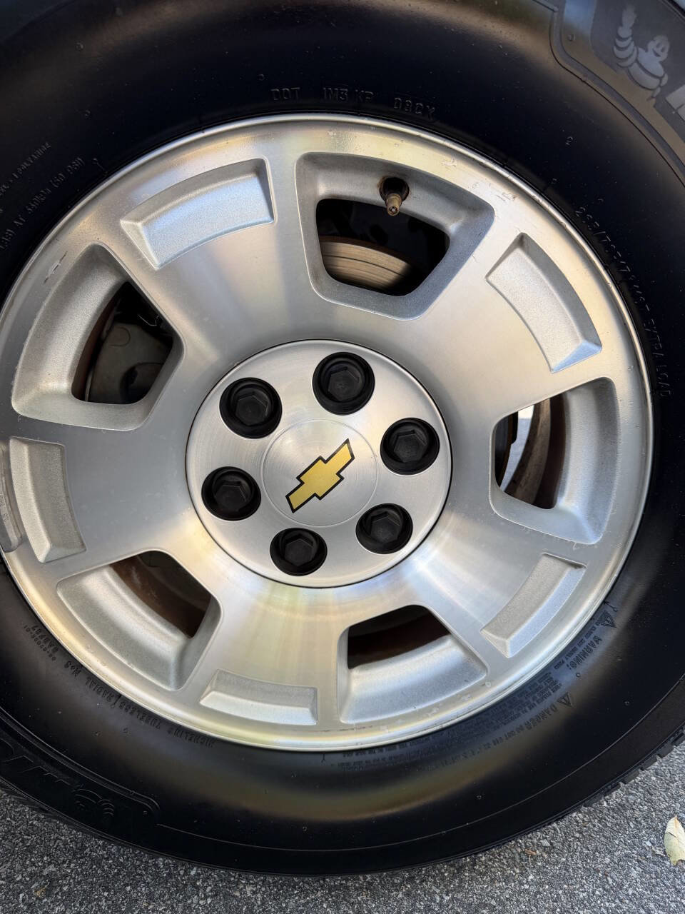 Used 2012 Chevrolet Suburban LS image 12