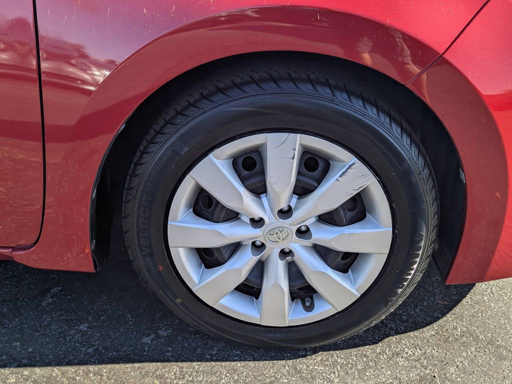 Used 2014 Toyota Corolla LE image 19